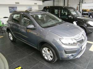 Renault Sandero Stepway v Privilege Nav