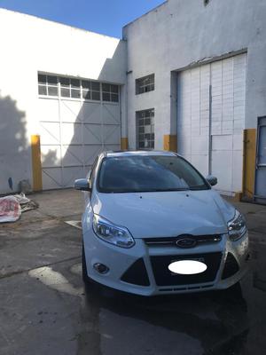 Ford Focus  SE Plus 2.0L PowerShiftAT Hatchback