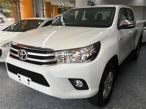 Toyota Hilux  Cabina Doble SRV Pack 2.8 Diesel 4x2 MT6