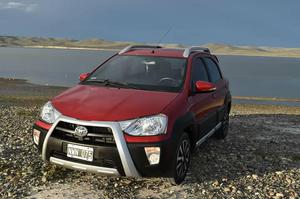 Toyota Etios CROSS. Mod  km.