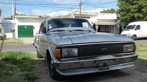 Vendo Ford Falcon Deluxe con Gnc. Mod 81