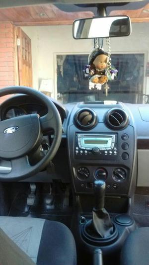 Ford Fiesta Ambiente Plus  Full