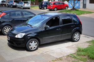 Vendo/Permuto por Menor valor. Ford Fiesta 06'