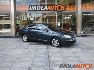 Volkswagen Vento 2.5 Luxury Tiptronic usado  kms