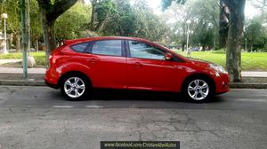 Ford Focus  L/ Nueva SOLO  KMS ** ROJO IMPECABLE