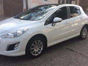 Peugeot Ptas. v Allure GPS (115cv)