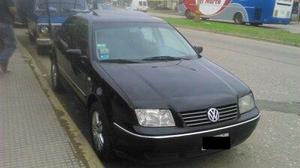 VENDO BORA 1.9 TDI TRENDLINE NEGRO!