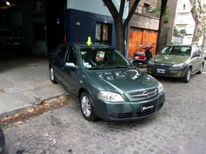 Chevrolet Astra GL  GNC Permutaría / Financiación