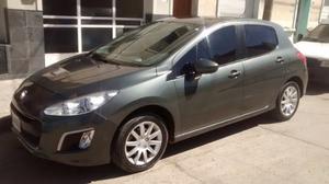 Peugeot Ptas. v Allure (115cv)