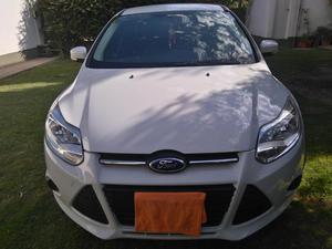 VENDO/ URGENTE Ford Focus 3 S  KM CONTA $ 