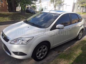 Ford Focus 5P 2.0L Ghia