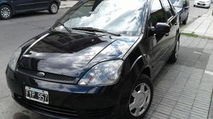 Ford Fiesta Max negro