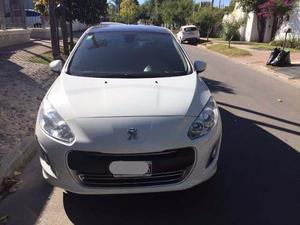 Peugeot Ptas. v Allure GPS (115cv)