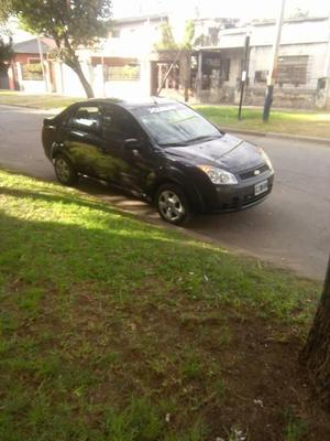 vendo o permutaria ford fiesta max