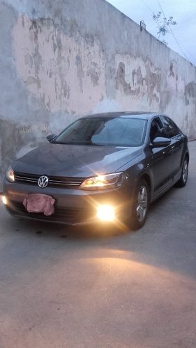 Volkswagen Vento 2.5 Luxury MT (170cv)