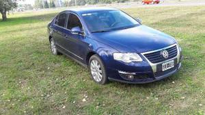 Volkswagen Passat 2.0 FSI Luxury MT (150cv)