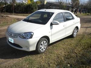 particular unico dueño toyota etios xs  en garantia