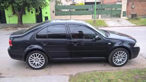 vendo auto BORA 1.8T Higline  caja manual nafta color