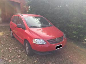 Volkswagen Suran 1.6 Confortline  Roja 5 puertas