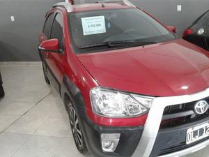 Toyota Etios Cross 1.5 año 