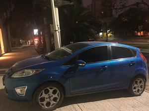 Ford Fiesta azul eléctrico polarizado Kinetic Titanium 1.6l