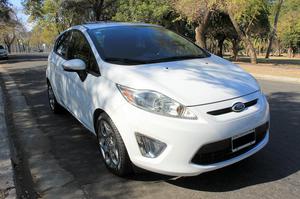 FORD FIESTA KINETIC DESIGN  IMPECABLE!