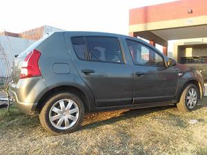 vendo R SANDERO  impecable ! pocos km