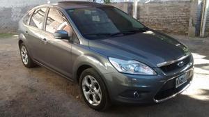 Ford Focus 2.0 Ghia Automatic.  IMPECABLE