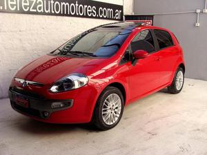 Fiat Punto essence v. nafta 5ptas.  color rojo