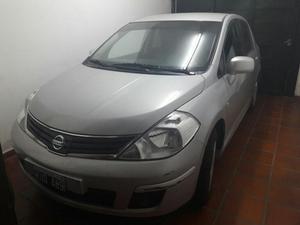 Nissan Tiida 1.8 Visia 4 puertas