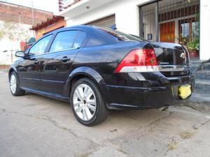 VECTRA  NAFTA 2,4 FULL FULL TOP EN GAMA DÑA PERMUTA