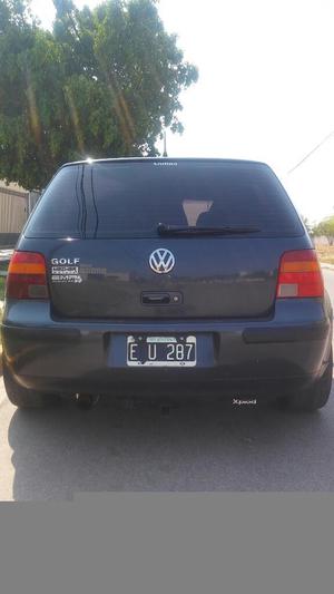 Vendo Golf  Buen Est. Llantas 17