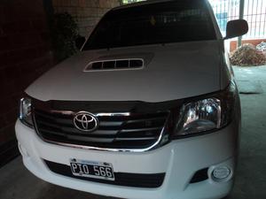 VENDO TOYOTA HILUX DX PACK 4X4 MODELO  IMPECABLE