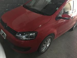 Volkswagen Fox  Full 5 puertas rojo impecable financio