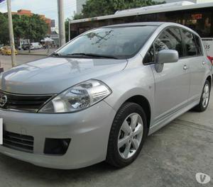 Nissan Tiida HATCHBACK 1.8 AT