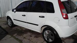 Ford Fiesta  nafta. $  