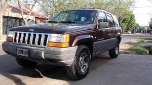 Jeep Grand Cherokee Laredo 4.0 Aut usado  kms