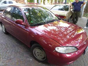 Hyundai Elantra 1.8 GLS 4P usado  kms