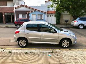 Peugeot 207 Allure 1.6 nafta  PERMUTO FINANCIO