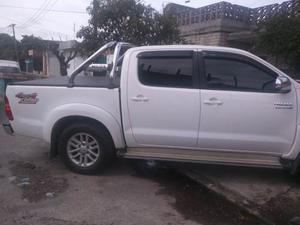 Toyota Hilux 3.0 Cd Srv Cuero I 171cv 4x4 5at