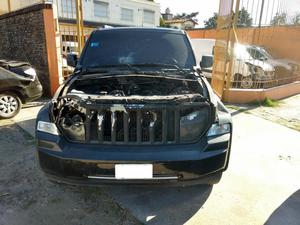 Jeep Grand Cherokee incinerada