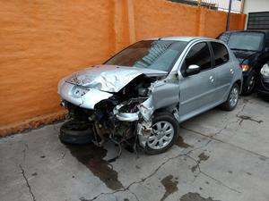 Peugeot 207 chocado