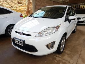 Único Ford Fiesta Kinetic Titanium  Km