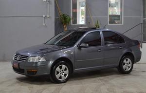 Volkswagen Bora 2.0 nafta  puertas color gris oscuro