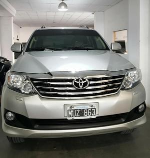 TOYOTA HILUX SW4 2.7 SRV 7 Asientos