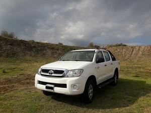 Vendo TOYOTA HILUX DX 2.5 TD cabina doble 4x4