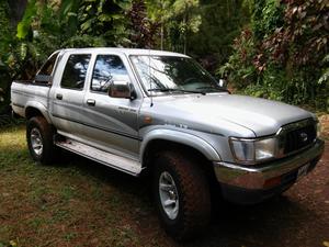 VENDO TOYOTA HILUX 4X4