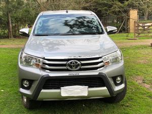 Toyota Hilux Cabina Doble SRV 2.8 Diesel 4x4 ATcv)