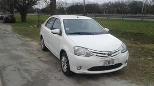 Toyota Etios,Titular vende sin permuta