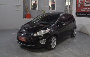 Ford Fiesta Kinetic Titanium nafta puertas color negro